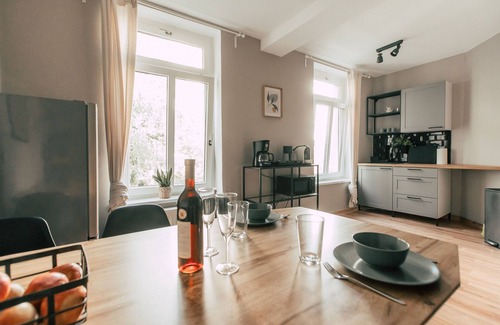 Zentrum-Ost Apartamento | *Big Botanical* 2-room apartment with kitchen - Luga Homes - Townhouse