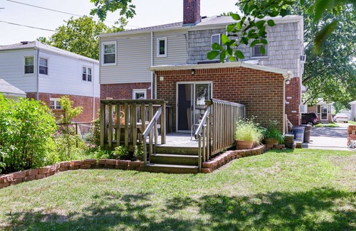 Queens Casa | Big Comfy Beds & Breakfast on the Deck