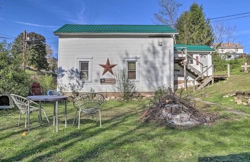 New Straitsville Casa | Big Dog-Friendly Home w/ Porch & Private Yard