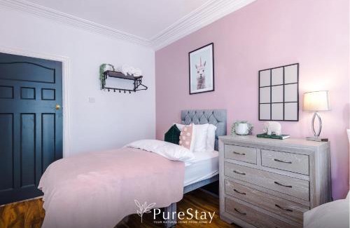 Headingley Casa | BIG Elegant House in Headingley Leeds -10 actual beds and sleeps 13 by PureStay
