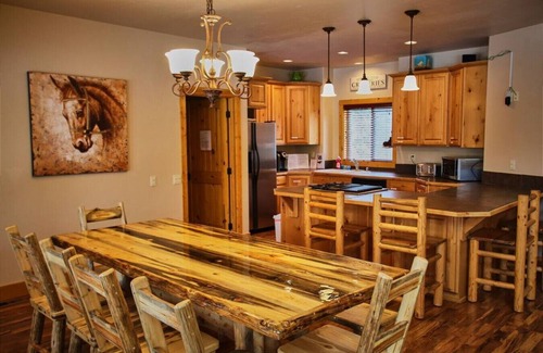 Donnelly Cabina | Hermosa cabaña de 5 habitaciones con bañera de hidromasaje. Cerca de Cascade Lake y Tamarack Resort