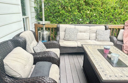 Garner Casa | Big Family Escape! Pool Game Room w/ pool table Firepit Sleeps 10+