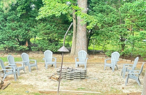 Garner Casa | Big Family Escape! Pool Game Room w/ pool table Firepit Sleeps 10+