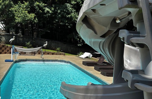Garner Casa | Big Family Escape! Pool Game Room w/ pool table Firepit Sleeps 10+