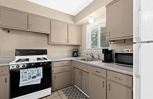 Taylor Casa | Big Fenced Backyard Sleeps 8 Plus