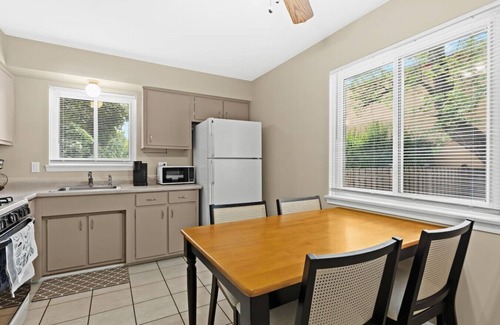 Taylor Casa | Big Fenced Backyard Sleeps 8 Plus