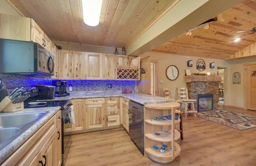 Rice Lake Casa | ¡NUEVO! Remodelado Waterfront Rice Lake Home w / Pesca