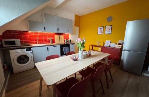 Laar Apartamento | Big flat with fresh renovation, free parking, SonyPS, Netflix