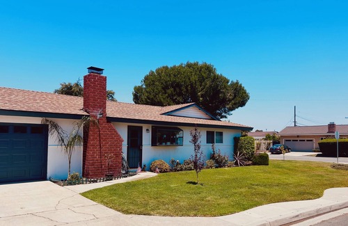 Rustic Lane Casa | Big furnished house, huge pool, 4 beds ALL NEW FURNITuRE!!