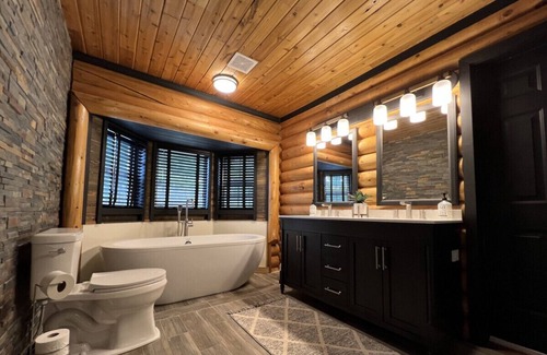Island Park Casa | Big Horn Hideaway - 12 miles from YNP | Sun Room | New Remodel