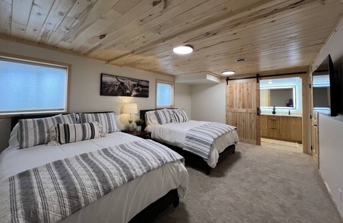 Island Park Casa | Big Horn Hideaway - 12 miles from YNP | Sun Room | New Remodel
