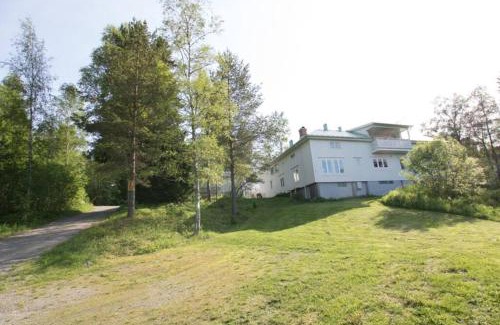 Hudiksvall Villa | Big house with jacuzzi by the forrest