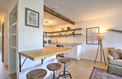 Historic Kailua Village Apartamento | Big Island Condo w/ Pool Access: Walk to Beach!