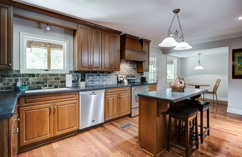 Cottondale Casa | BIG LakeHouse 15 min to Tuscaloosa, 14 beds, great fishing