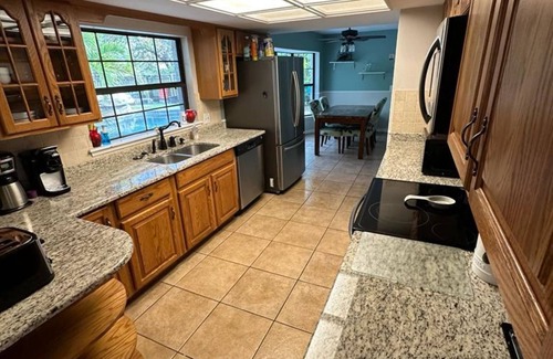East County Civic Group Casa | Big Pool, Yard & Pet friendly