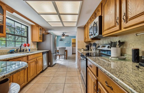 East County Civic Group Casa | Big Pool, Yard & Pet friendly