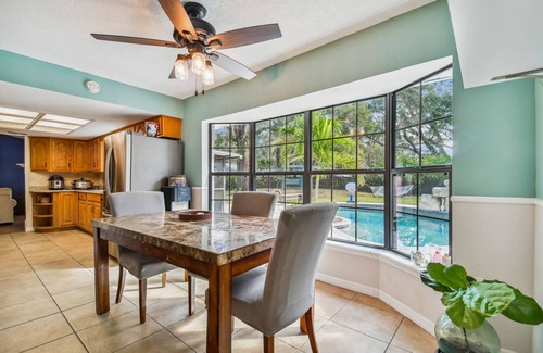 East County Civic Group Casa | Big Pool, Yard & Pet friendly