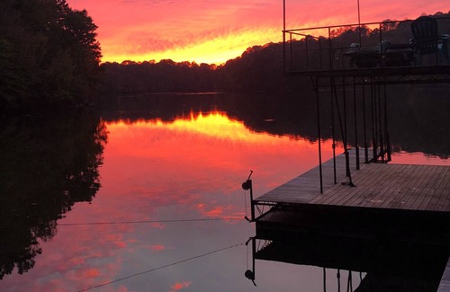 Gainesville Casa | Big Red Lake Cabin on Lanier !