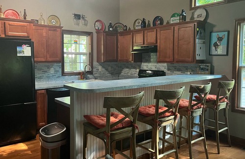 Gainesville Casa | Big Red Lake Cabin on Lanier !