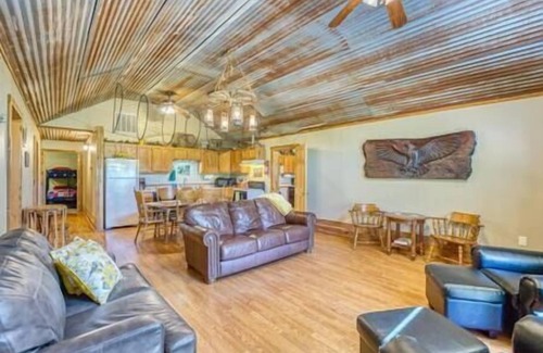 Norfork Casa | Big Red Lodge, Gatherings, Riverview, Wade-in River Access