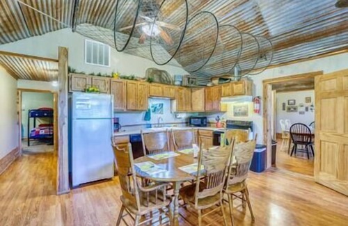 Norfork Casa | Big Red Lodge, Gatherings, Riverview, Wade-in River Access