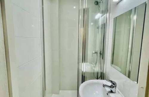 Cachan Apartamento | Big room next to train B, 15 minutes go to center ville
