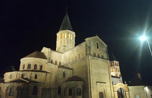 Paray-le-Monial Casa | Big Townhouse In Paray Le Monial For 25 People