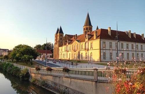 Paray-le-Monial Casa | Big Townhouse In Paray Le Monial For 25 People