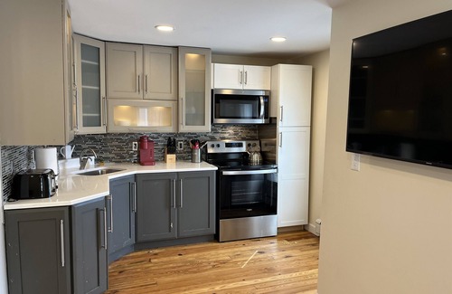 Oneonta Apartamento | BigWave 2 - Totally renovated 2nd fl Apt, near ASV