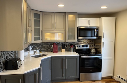 Oneonta Apartamento | BigWave 2 - Totally renovated 2nd fl Apt, near ASV
