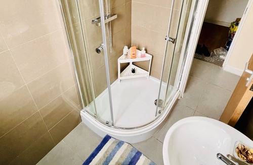 Chorlton-cum-Hardy Apartamento | Bijou Flat-Private Kitchen Bathroom & Free Parking