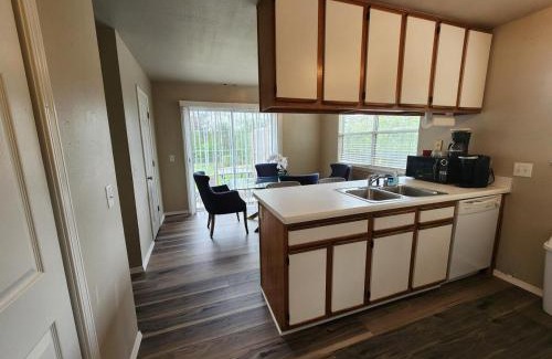 Bentonville Apartamento | Bikes trails wine Quiet, cozy and comfortable