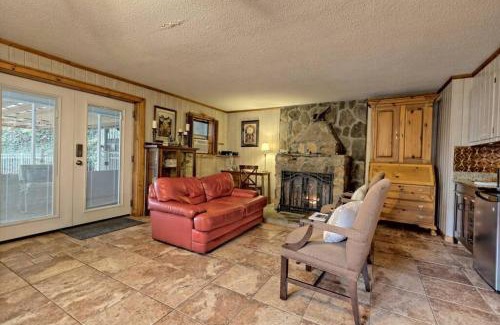 Clayton Casa | Bills Bungalow on Lake Burton with Top Dock and Patio