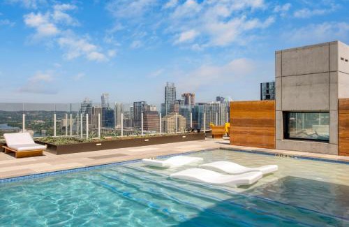 Rainey Street Historic District Casa | Billy by AvantStay Brand New Condo in Austin w Amazing Amenities