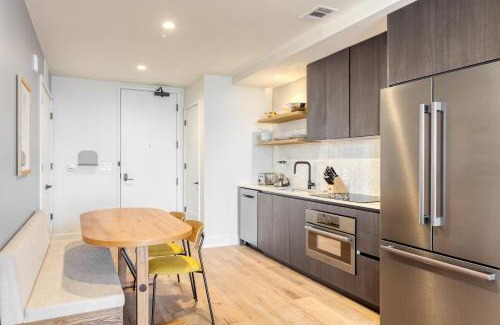 Rainey Street Historic District Casa | Billy by AvantStay Brand New Condo in Austin w Amazing Amenities