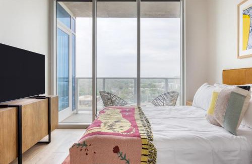 Rainey Street Historic District Casa | Billy by AvantStay Brand New Condo in Austin w Amazing Amenities