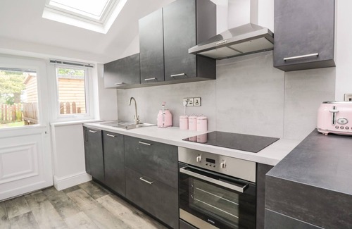 Dearham Casa | BILLY'S COTTAGE, pet friendly, with a garden in Dearham