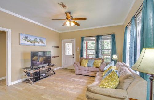 Biloxi Casa | Biloxi Home Walk to Fishing and 2 Mi to Beach!