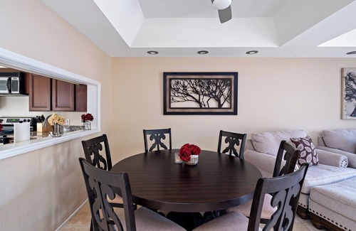 Biltmore Courts Cabaña | Biltmore Bliss-pool-pickeball-gym-mountain Views