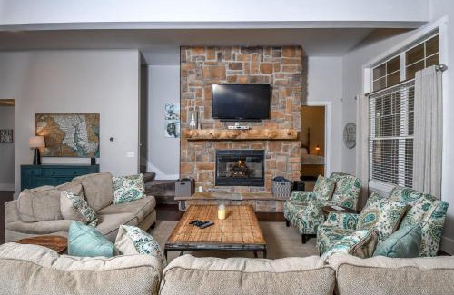 McHenry Casa | Biltmore Chalet