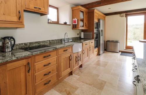 Saint Ann's Chapel Cabaña | BIRCHENHAYES, family friendly, with hot tub in St Dominick