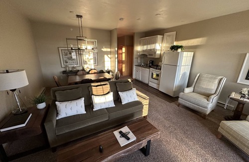 Sister Bay Hotel | Birchwood Lodge