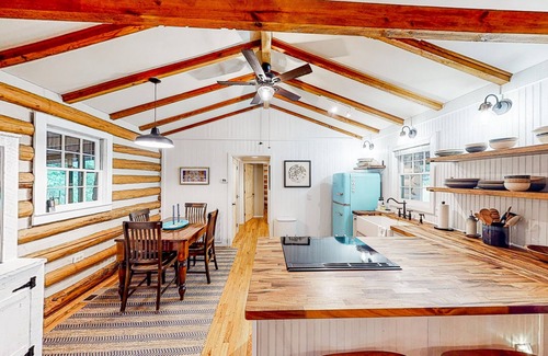 Franklin Casa | Bird-watcher's creekside cabin with screened porch, fireplace, yard, & firepit