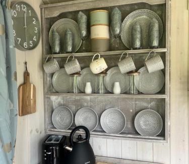 Tunstall Otro | Birds and The Bees Summer House