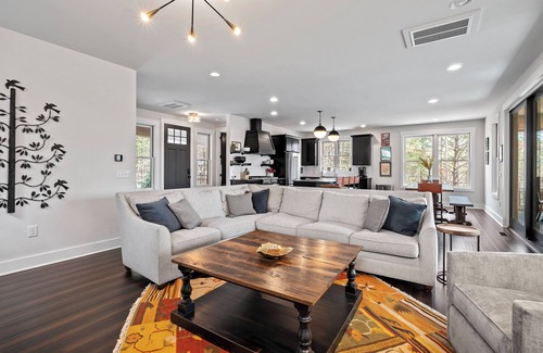 Nebo Casa | Birdsong | Fire Pit, Pet Friendly & Easy Access to Lake James!