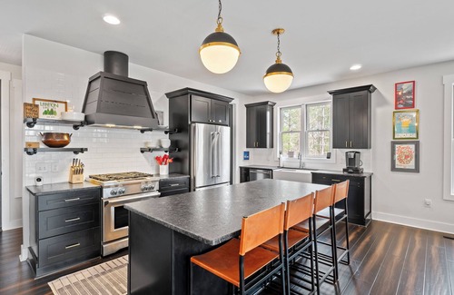 Nebo Casa | Birdsong | Fire Pit, Pet Friendly & Easy Access to Lake James!