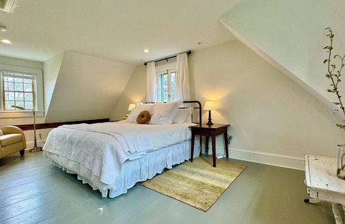 Isle of Springs Casa | Birdsong Landing: Luxurious Coastal Farmhouse with Stunning Views and Dock!