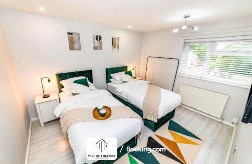 Little Hay Casa | Birmingham Near Airports & NEC, Contractors & Leisure Stays Property Retreat Short Lets & Serviced Accommodation