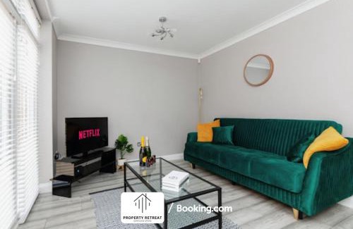 Little Hay Casa | Birmingham Near Airports & NEC, Contractors & Leisure Stays Property Retreat Short Lets & Serviced Accommodation