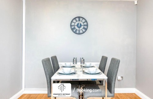 Little Hay Casa | Birmingham Near Airports & NEC, Contractors & Leisure Stays Property Retreat Short Lets & Serviced Accommodation